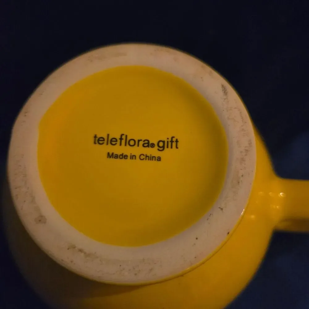 Teleflora Yellow Smiley Face Mug Large / 20 oz retro decor Y2K nostalgia
